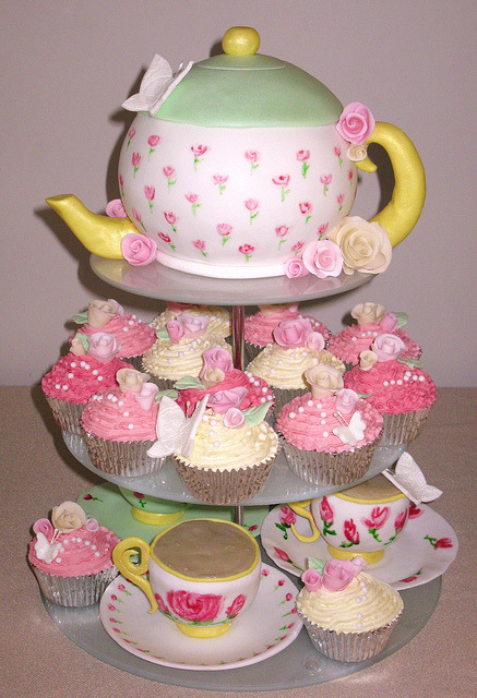 Teapot Cake and Cupcakes