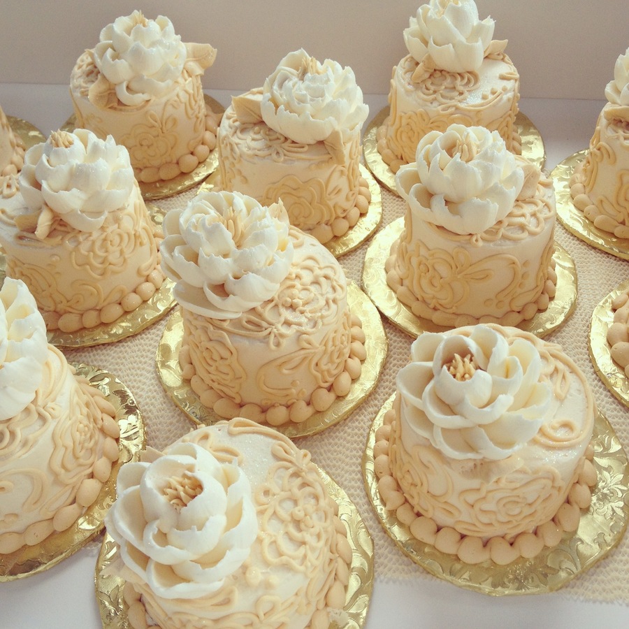 Buttercream Mini Wedding Cakes