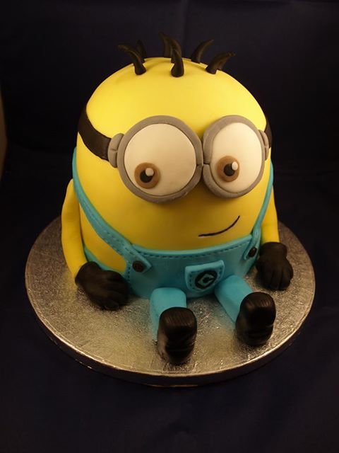 Despicable Me Minion Cake