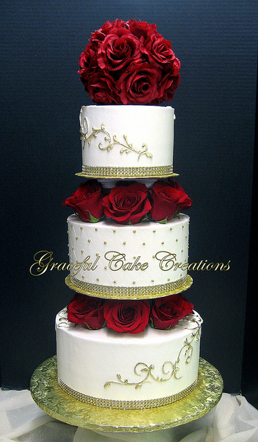 Elegant Gold and Ivory Wedding Cake