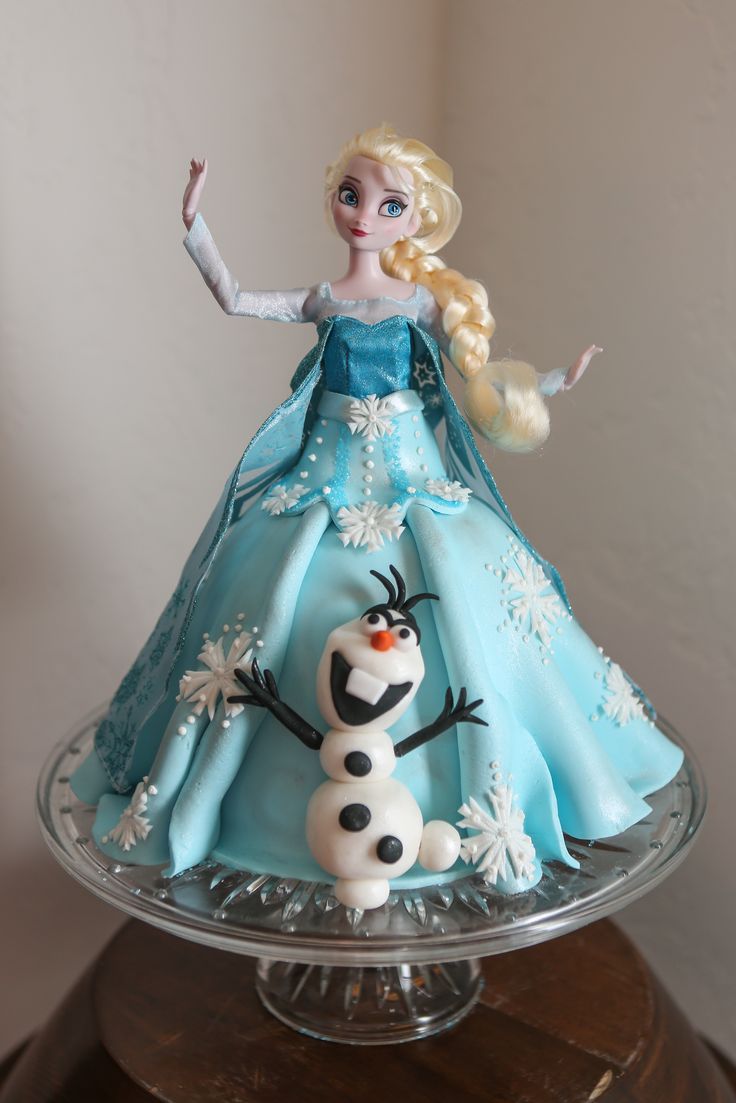 Frozen Elsa Doll Cake