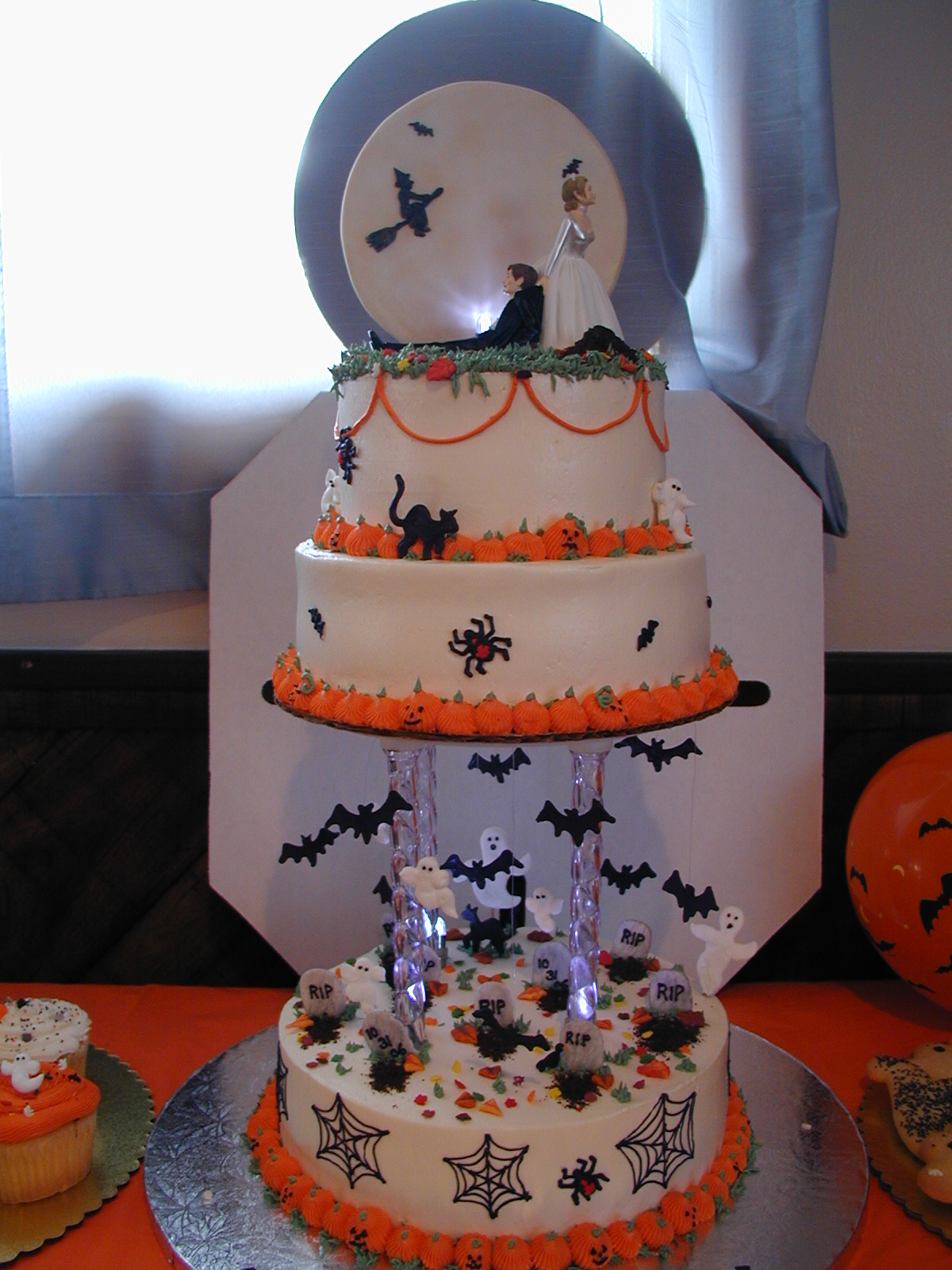 Halloween Wedding Cake Ideas