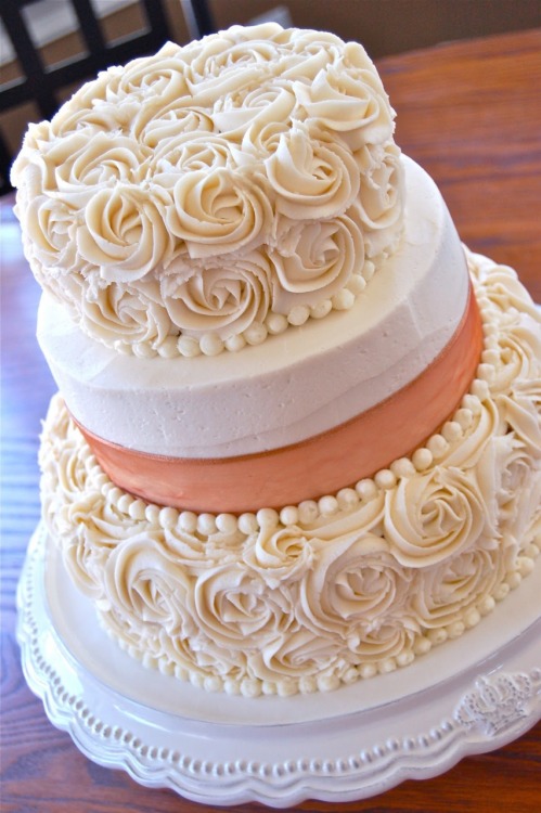 Pretty Rose Wedding Cake