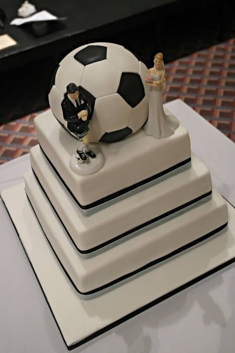 8 Photos of Football Themed Groom's Cakes