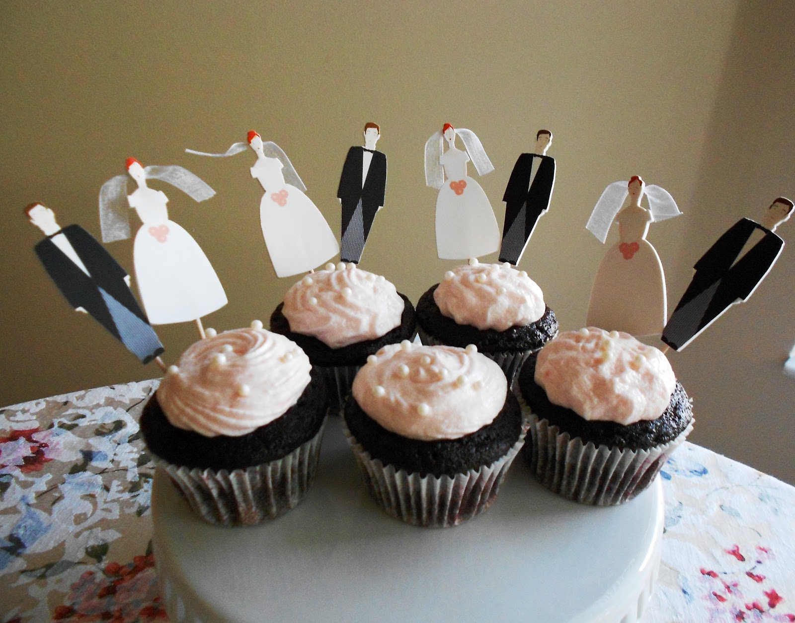 Wedding Bride and Groom Cupcakes