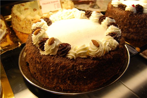 Amaretto Chocolate Ice Cream Cake