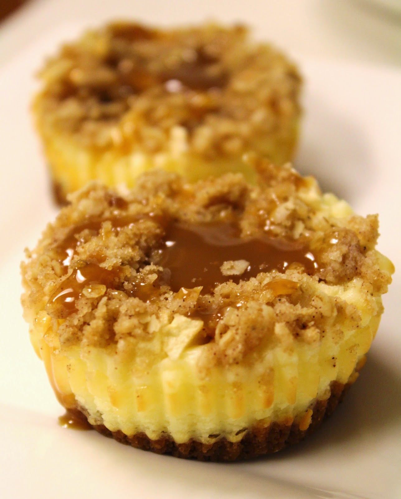 Apple Streusel Cheesecake Cupcakes