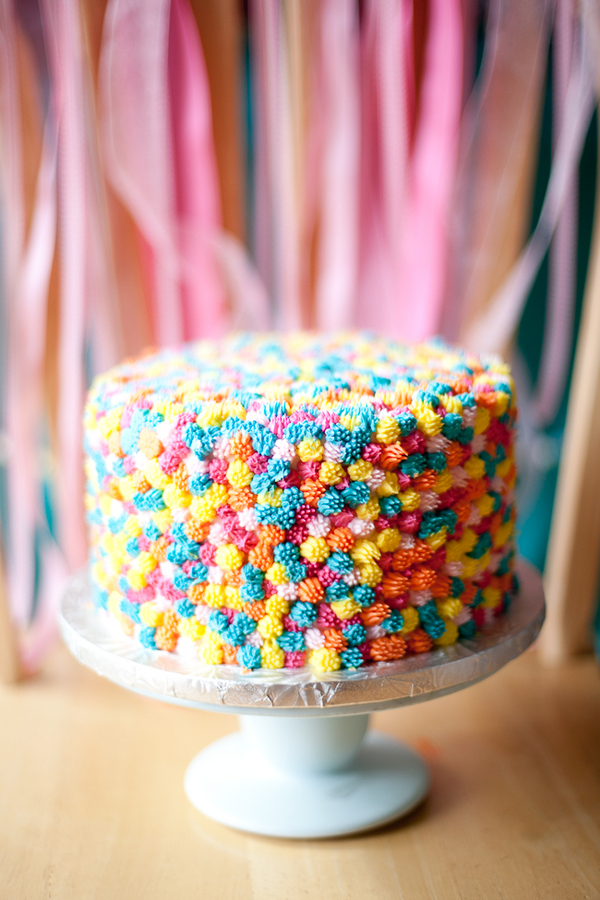 10 Photos of Colorful Birthday Cakes With Flowers