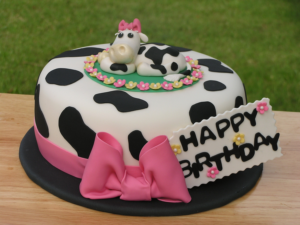 cow-birthday-cake_868615.jpg