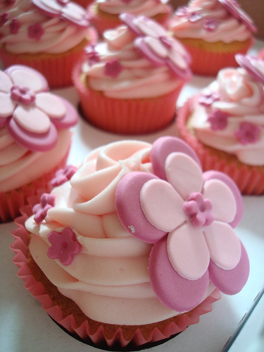 9 Photos of Pretty Birthday Cakes Cupcakes