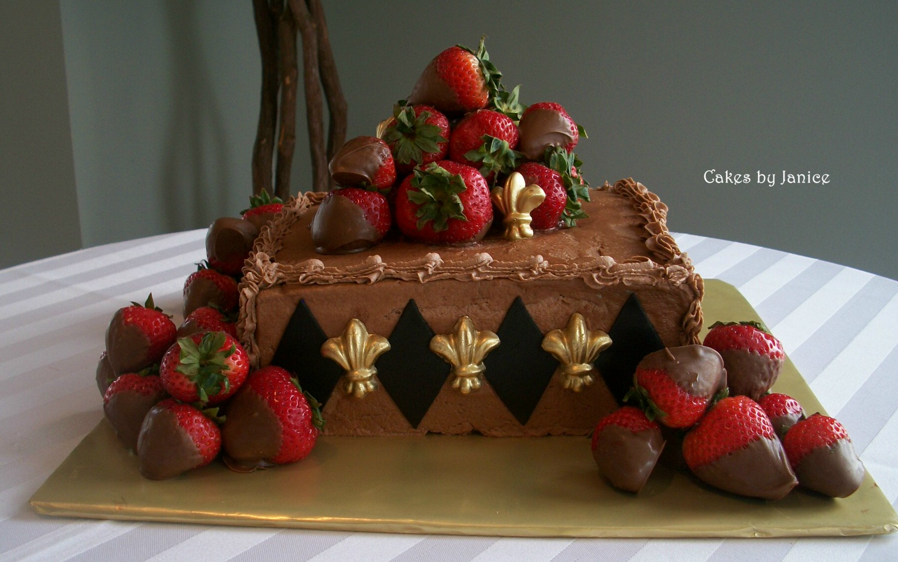 Fleur De Lis Grooms Cake