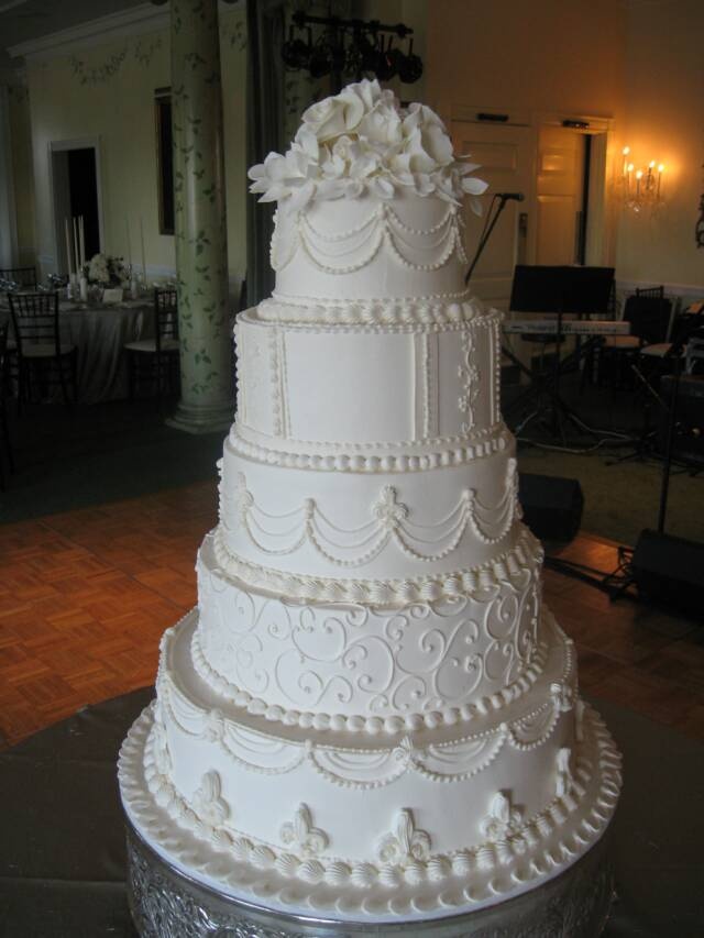 Fleur De Lis Wedding Cake