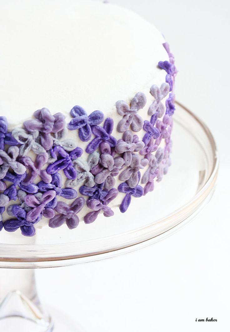 11 Photos of Cakes Decorated With Lilac