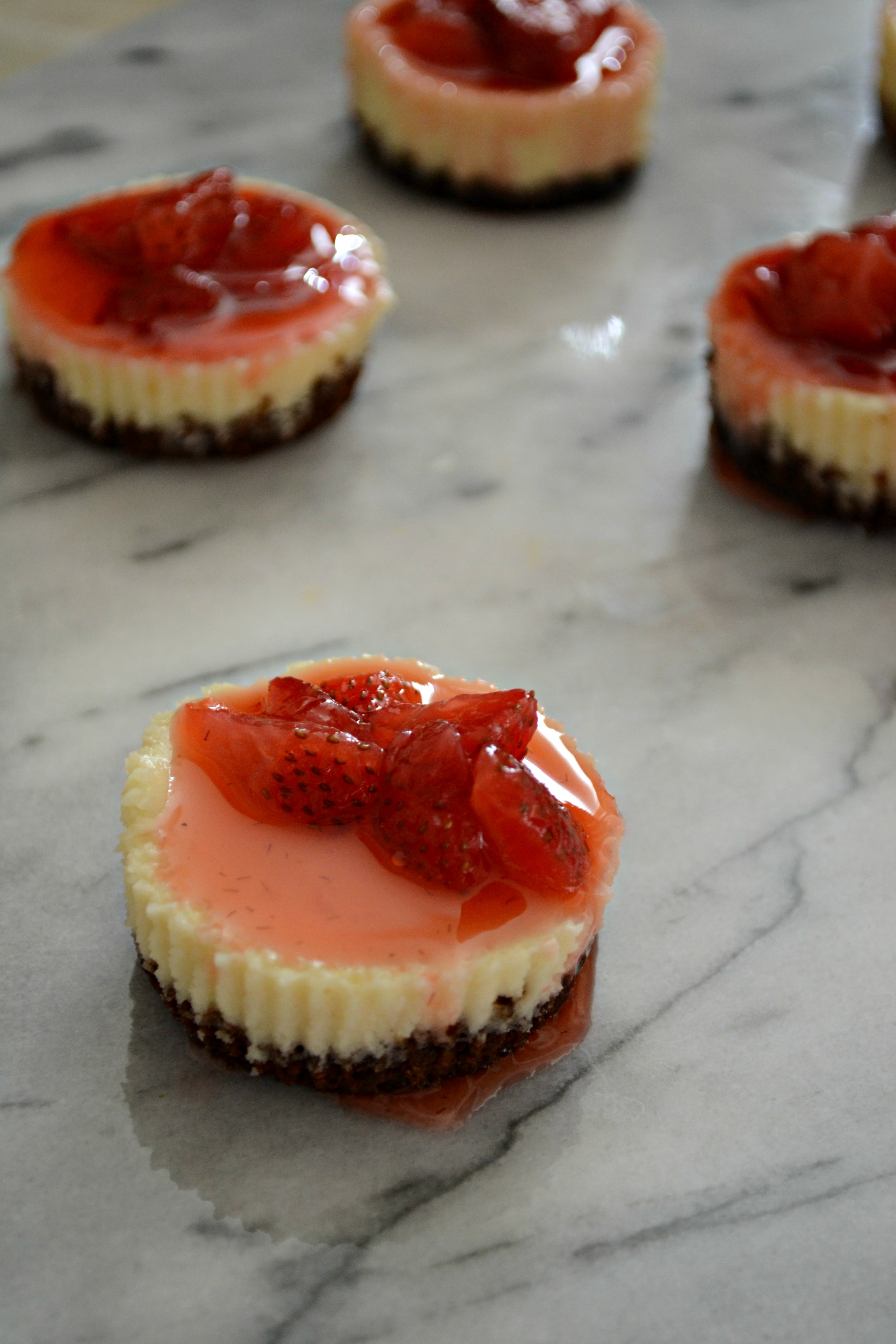 Mini Strawberry Cheesecakes with Graham Cracker Crust