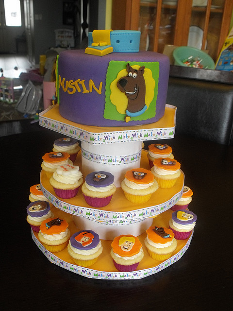 Scooby Doo Cake and Cupcakes