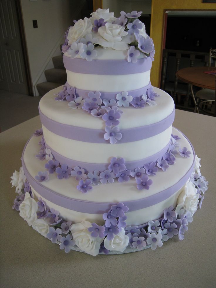 Wedding-Cake-With-Lilacs