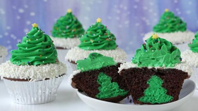 Christmas Tree Cheesecake Stuffed Cupcakes Recipe