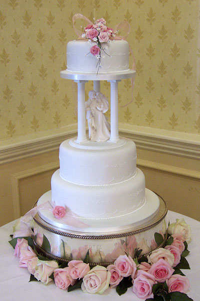 Elegant Wedding Cakes with Flowers