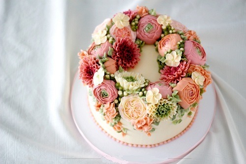 How to Make Buttercream Flowers for Cakes