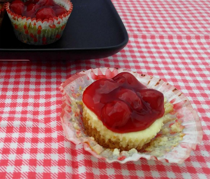 Mini Cherry Cheesecakes Cupcakes Recipes