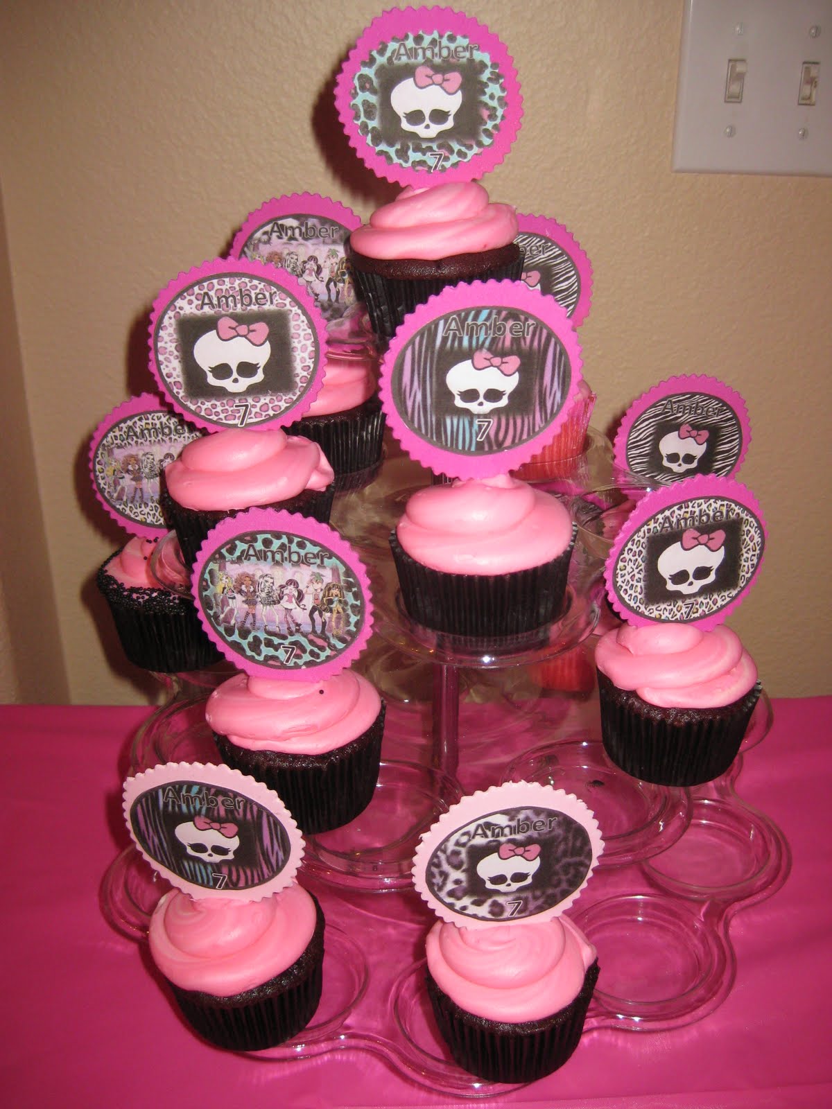 12 Photos of Monster High Birthday Cupcakes