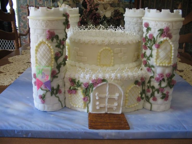 9 Photos of Elegant Castle Cakes