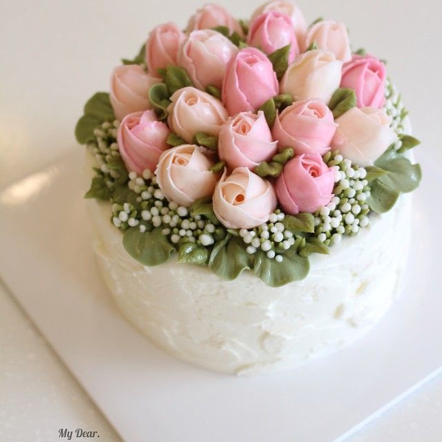 Wedding Cake Buttercream Flower Cupcakes