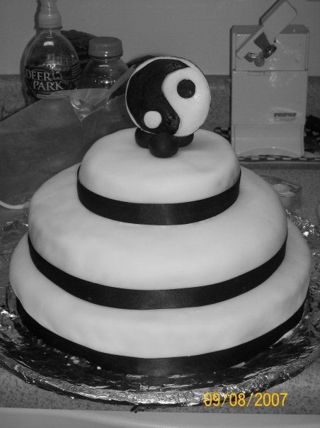 Ying and Yang Wedding Cakes