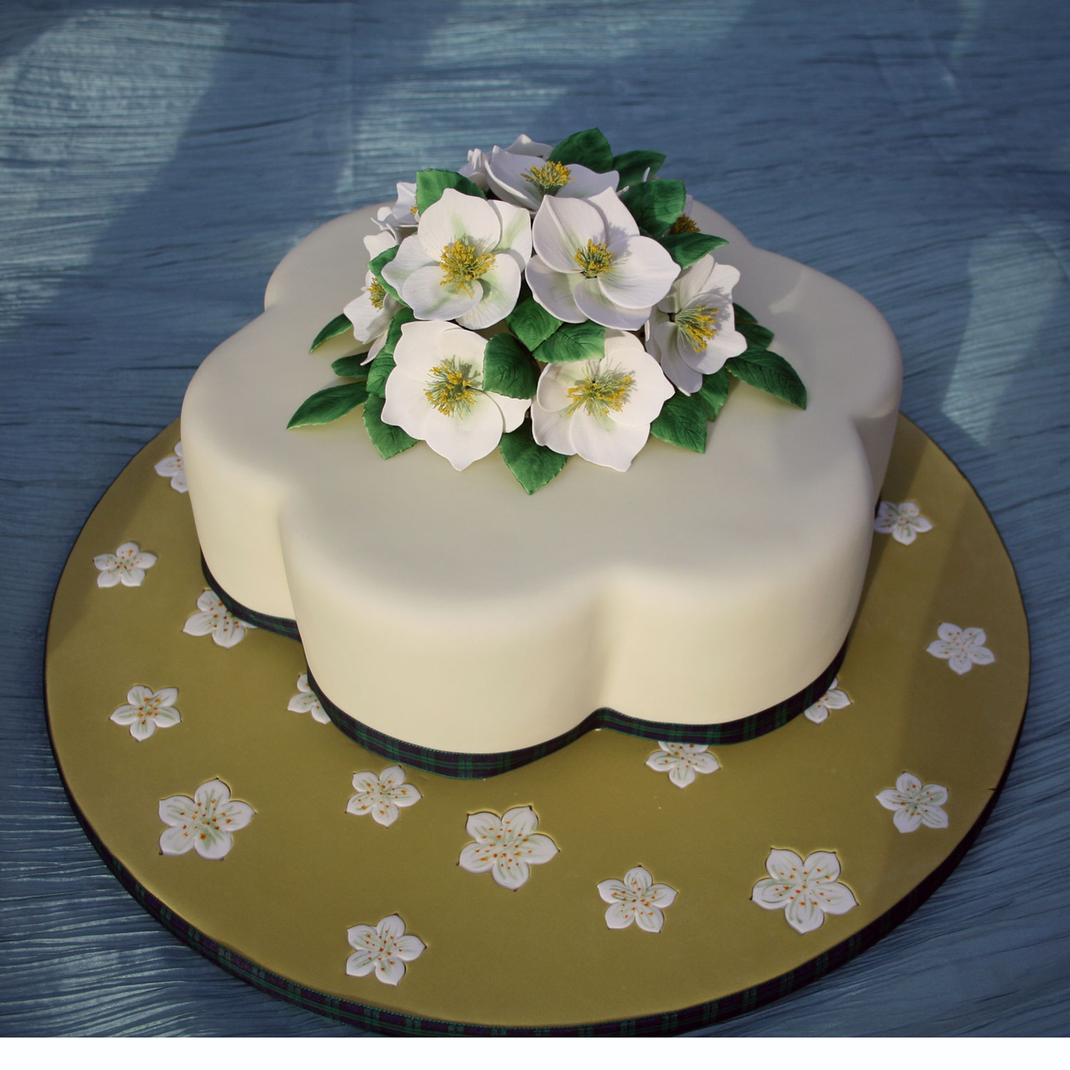 Christmas Cake with Roses