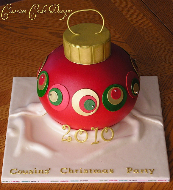 10 Photos of Christmas Ornament Individual Cakes