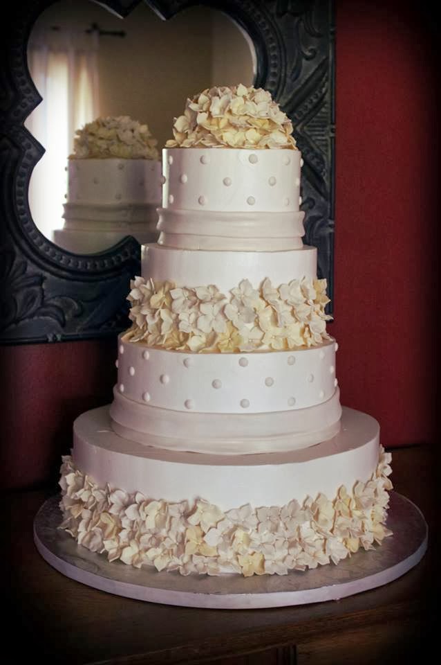 Classy Beautiful Wedding Cake