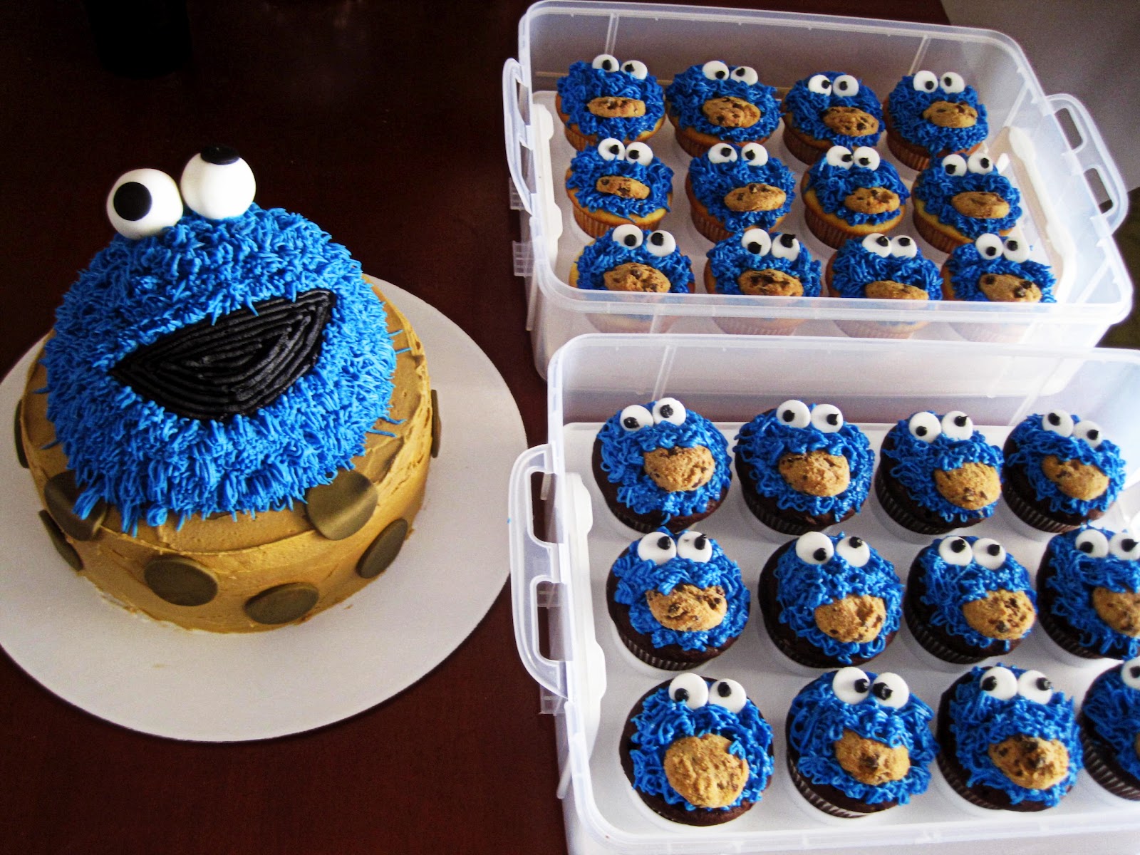 Cookie Monster Cupcake Cake