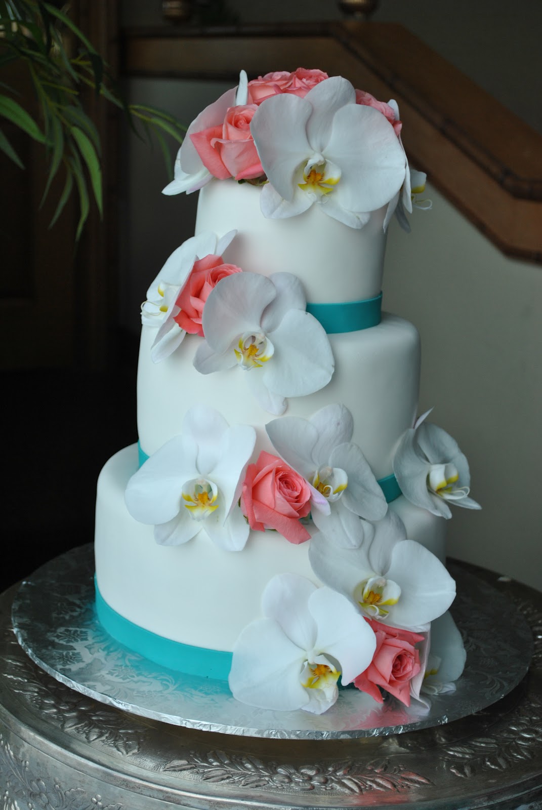 8 Small White And Coral Beach Themed Wedding Cakes In Photo Coral