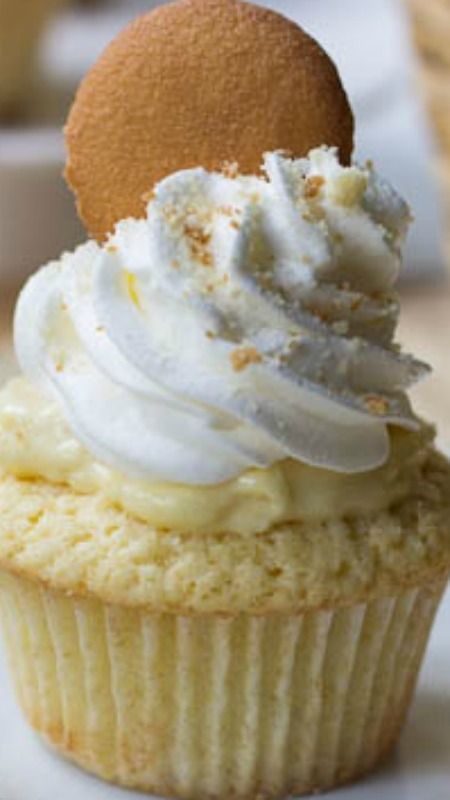 Cupcakes with Vanilla Wafers Banana Pudding