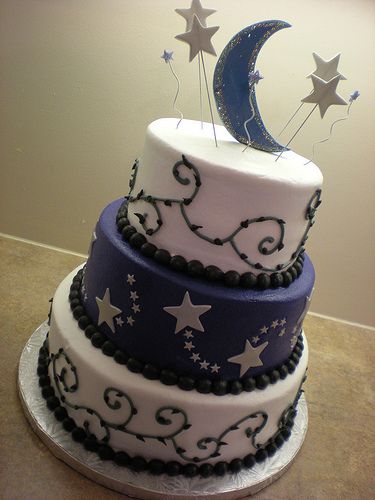 7 Photos of Cakes Decorated With Moon AMD Stars