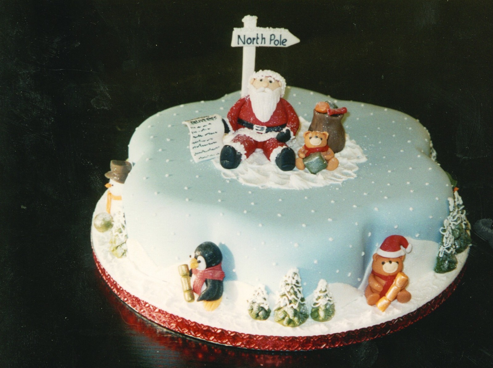 12 Photos of Christmas Novelty Cakes