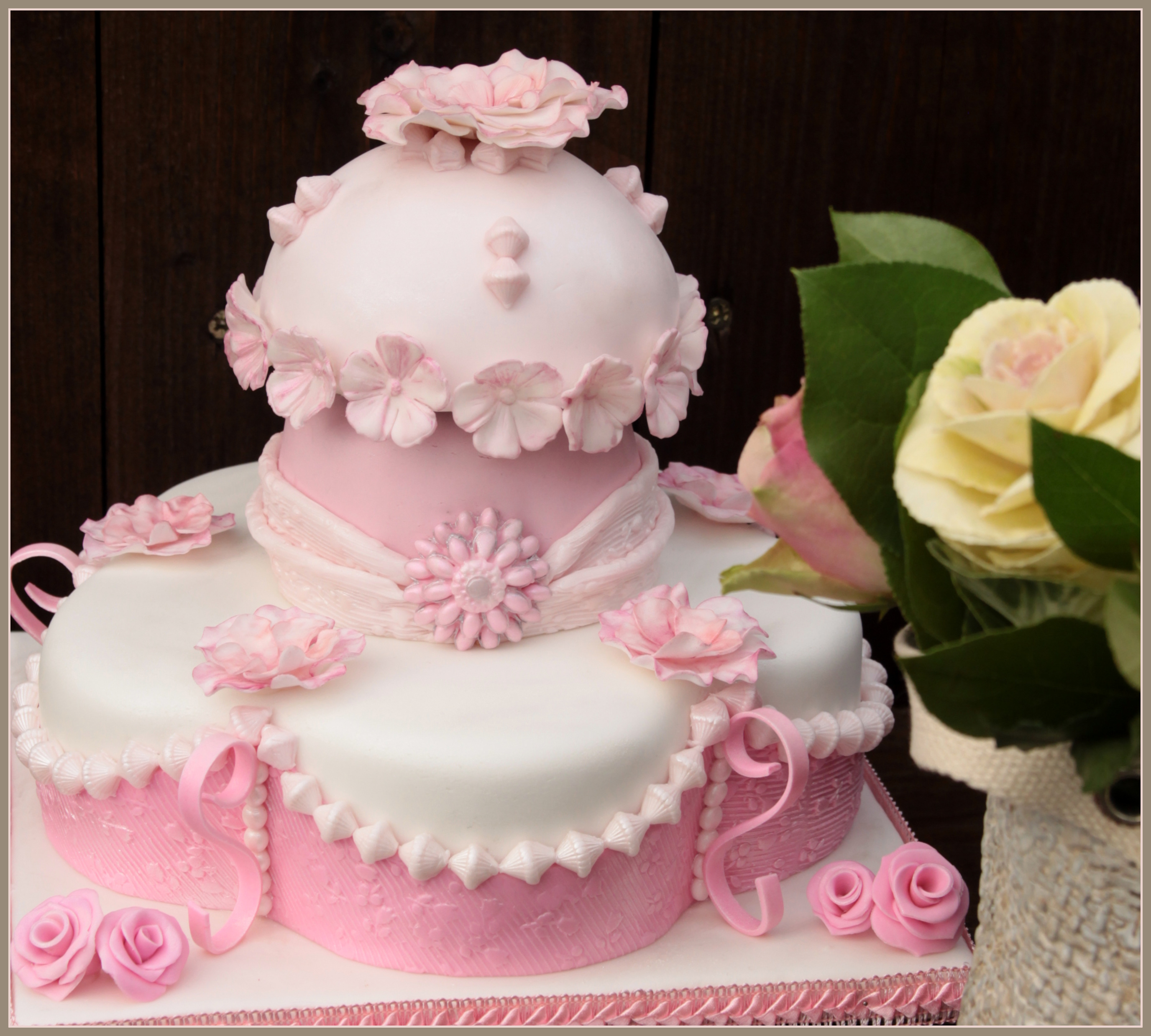 Sweet 18 Birthday Cakes for Girls