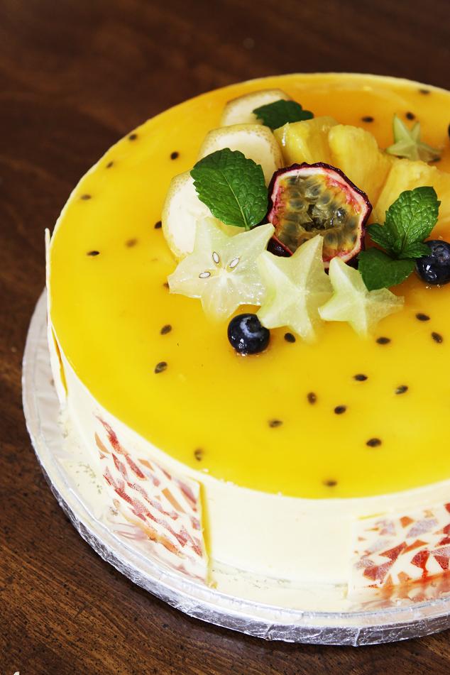 12 Photos of Exotic Fresh Fruit Wedding Cakes