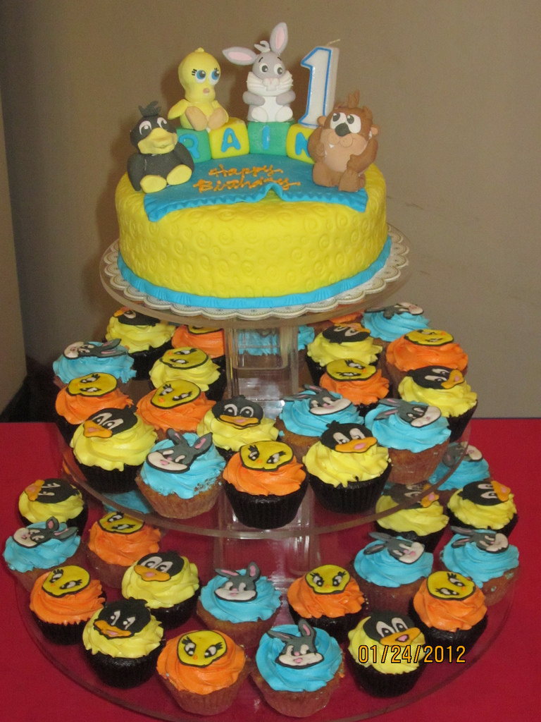 Baby Looney Tunes Birthday Cake