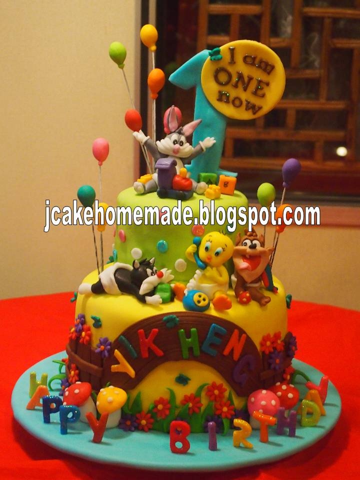 7 Photos of Looney Tunes Themed Birthday Cakes