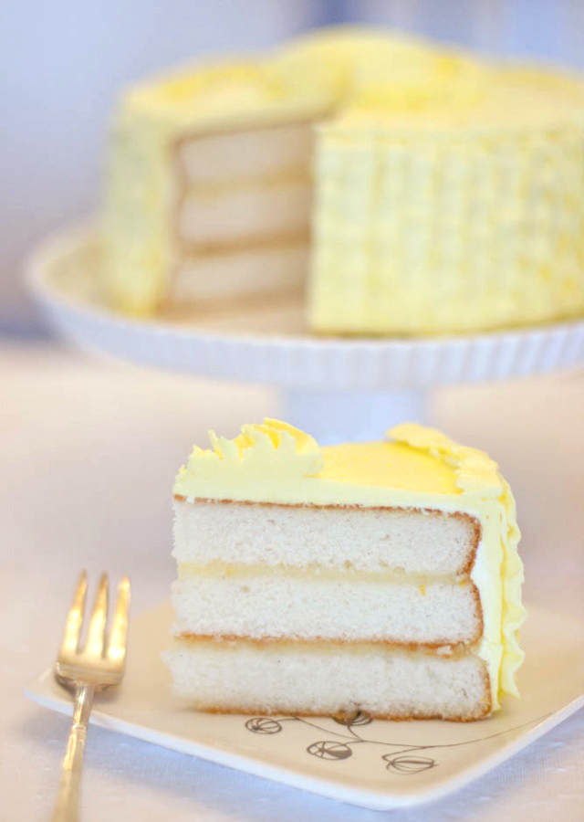 Cake with Lemon Curd