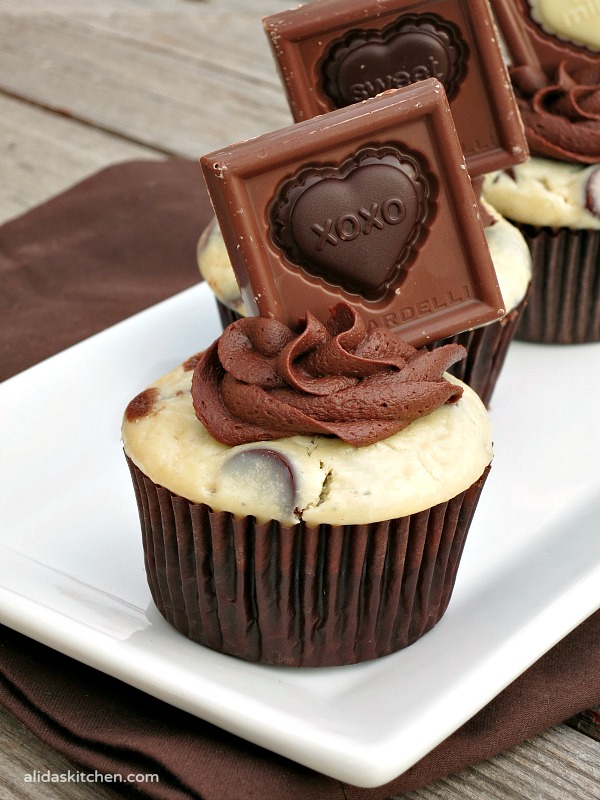 Chocolate Cupcake with Cheesecake