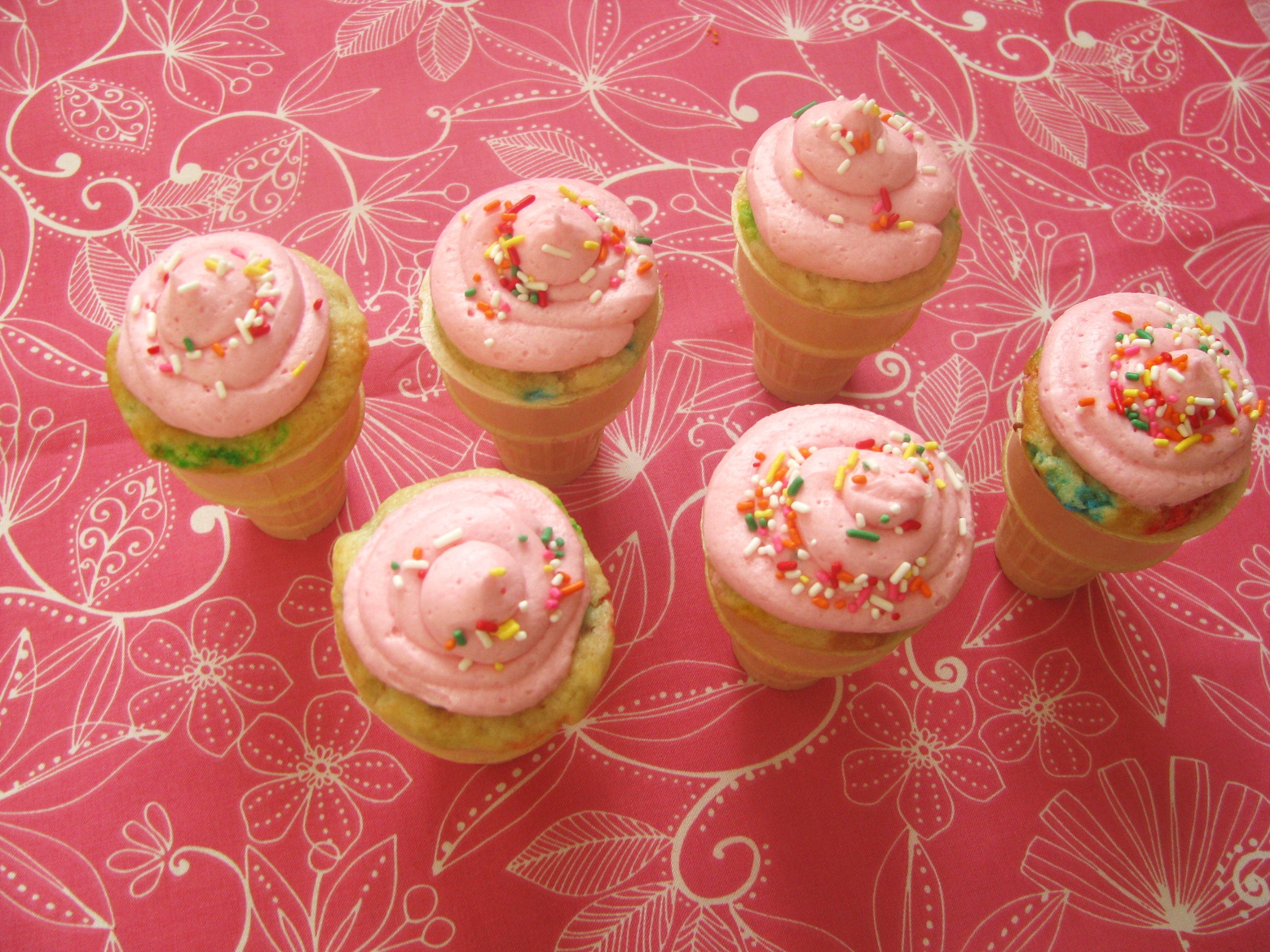 Ice Cream Sundae Cookie Cups - Cute