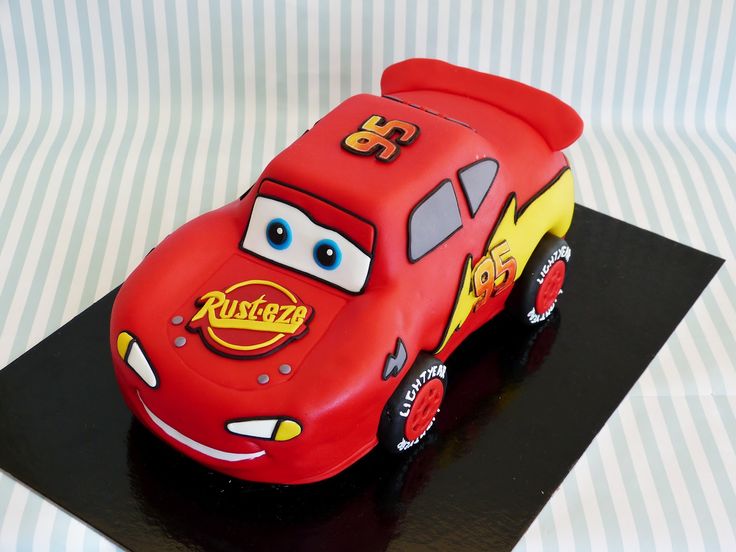 Lightning McQueen Cake