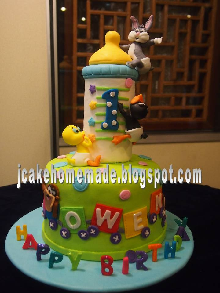 Looney Tunes Birthday Cake