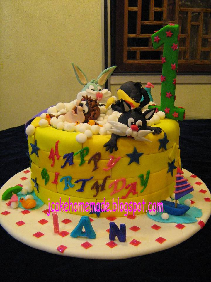 Looney Tunes Birthday Cake