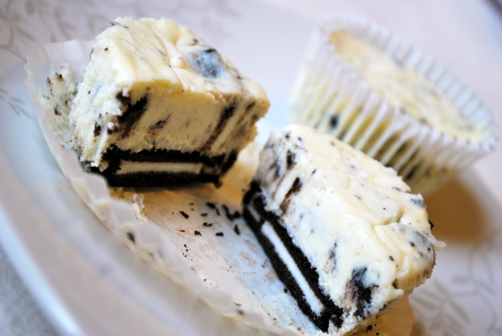 Oreo Cookies and Cream Cheesecake Cupcakes