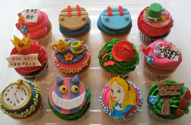 Alice and Wonderland Cupcakes