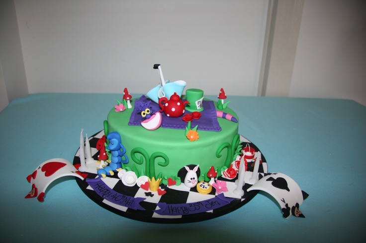 Alice in Wonderland Cheshire Cat Cake