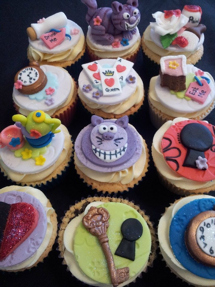 Alice in Wonderland Cupcake Cake